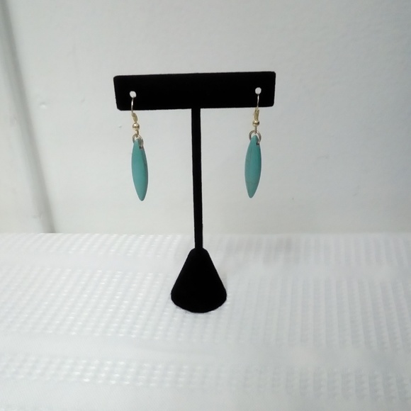 NWT Turquoise Howlite Necklace Set - Picture 3 of 4